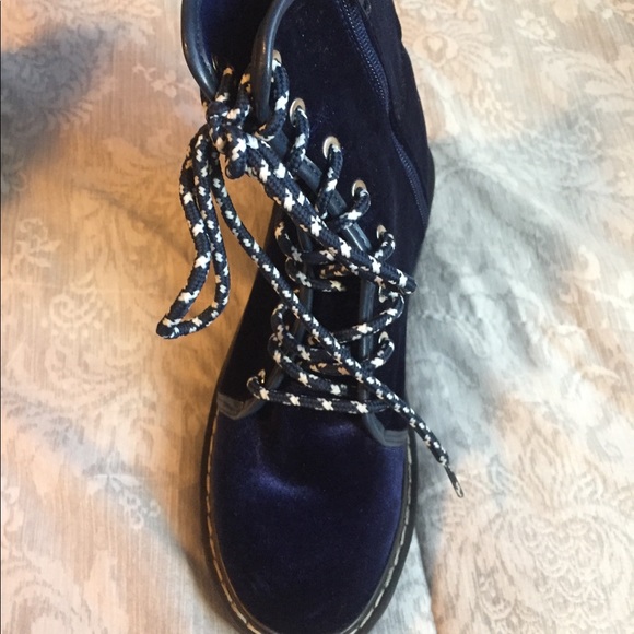 Forever 21 blue velvet boots - Picture 5 of 5